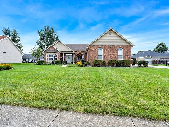 2nd image of 588 Manor Ln