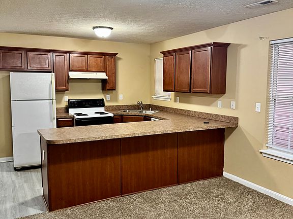 3rd image of 2504 Emma Katherine Ln