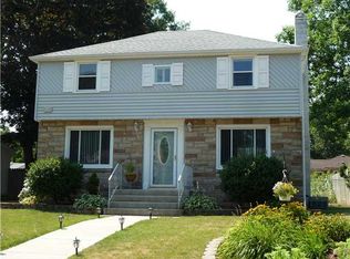 271 Simpson Rd, Rochester, NY 14617