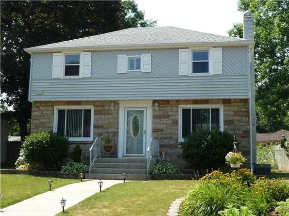 271 Simpson Rd, Rochester, NY 14617