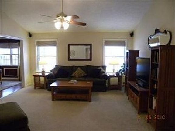 3rd image of 628 Oakdale Cir
