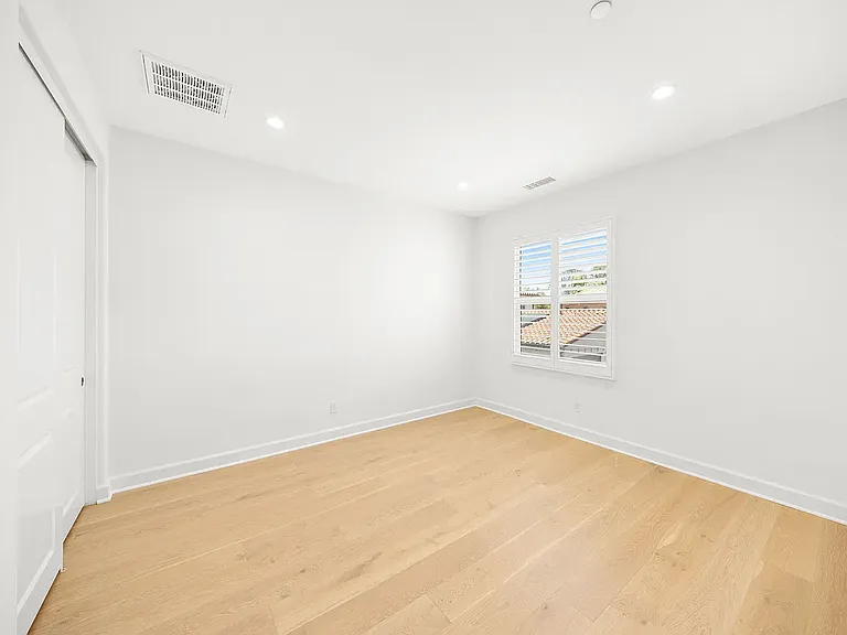 68 Henson — Photo 23