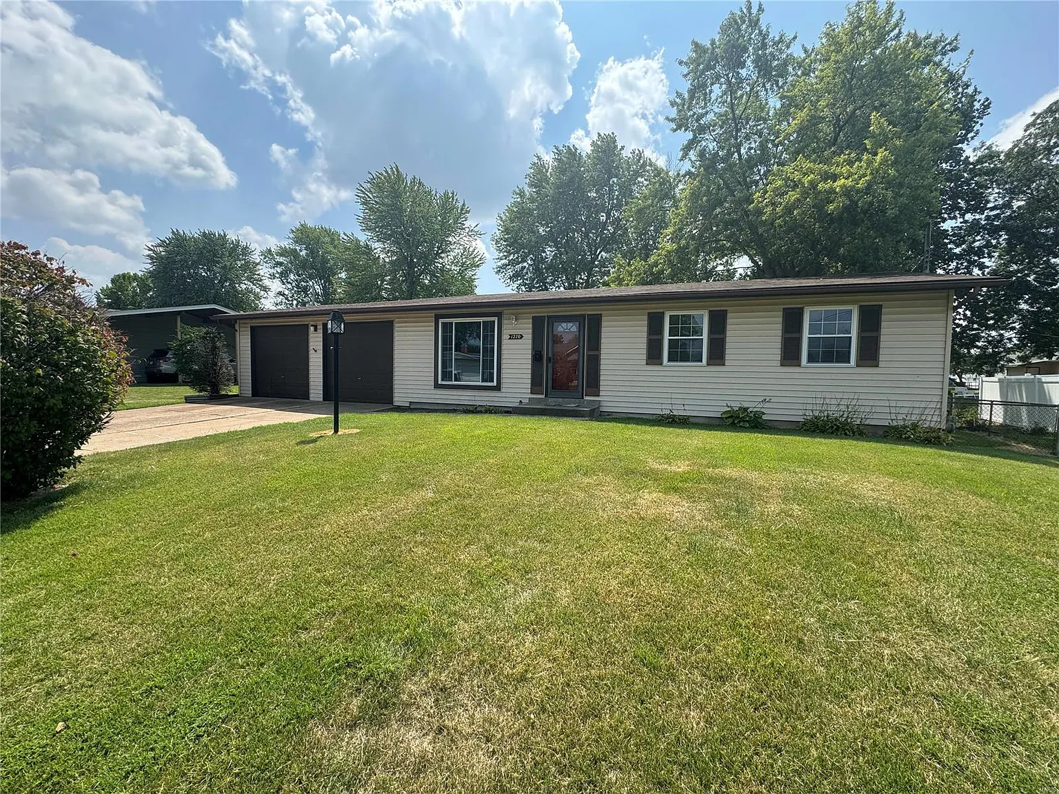 1270 Jackson Ln photo 1