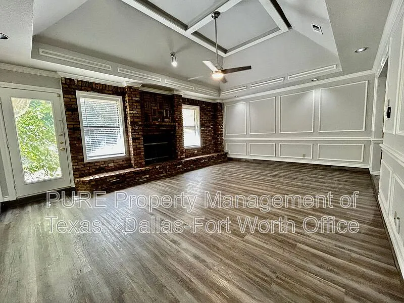 3 bed, 2.0 bath, 1627 sqft, $2,200 — Photo 4