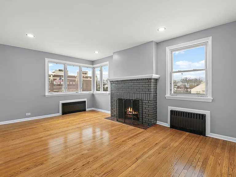 590 Grove Ave #2 — Photo 2