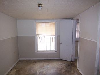 4th image of 1622 San Carlos St