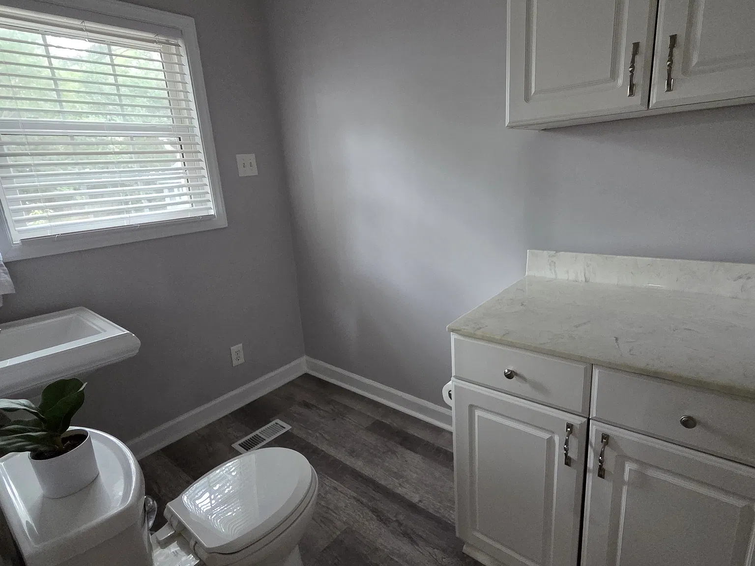 3 bed, 2.5 bath, 2101 sqft, $2,300 — Photo 3