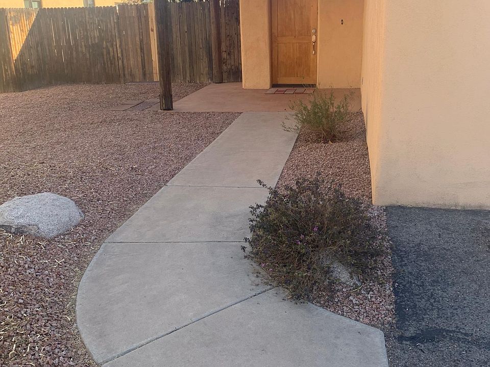 Low maintenance front yard