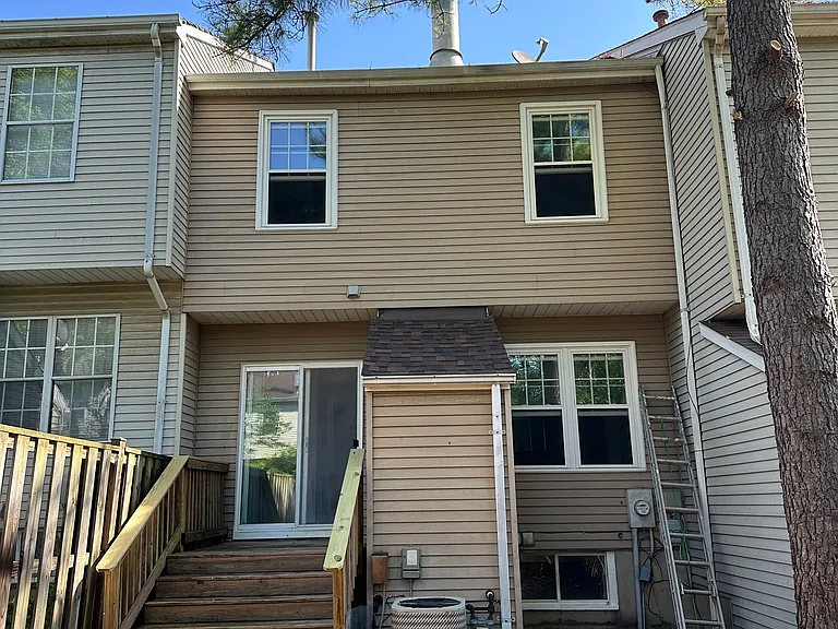 8 Crystal Rock Ct — Photo 2
