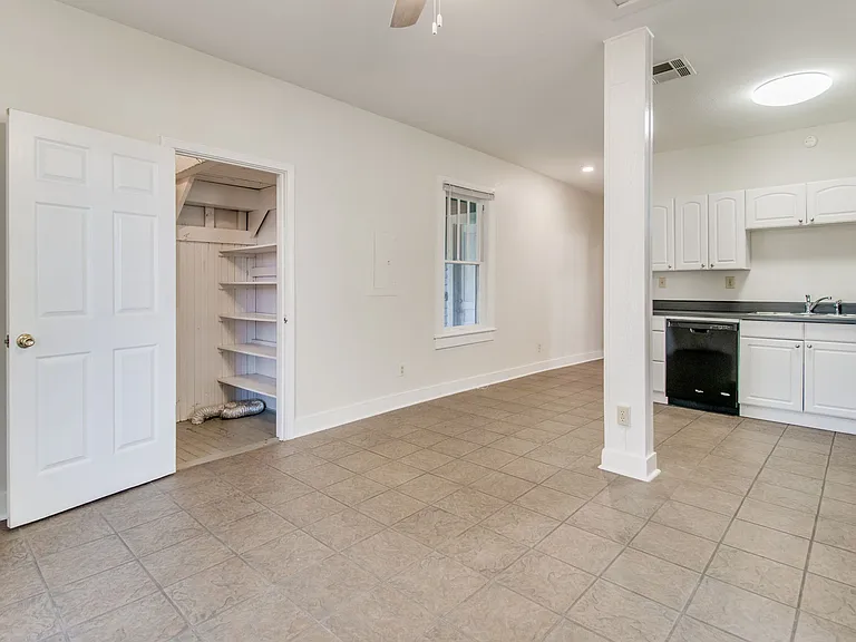 1224 E Strong St — Photo 23