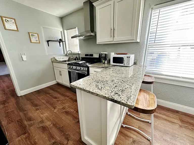 Full Kitchen