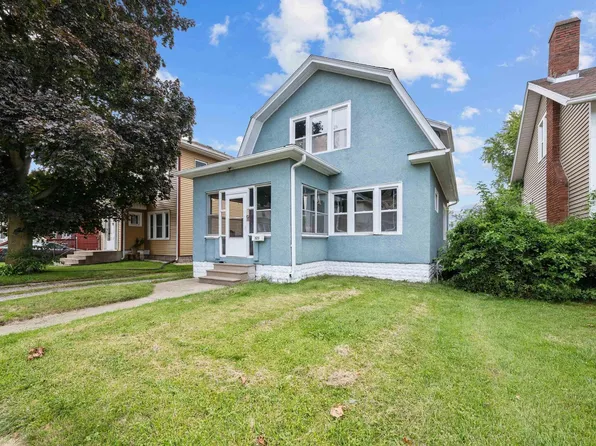 323 16th Ave, East Moline, IL 61244