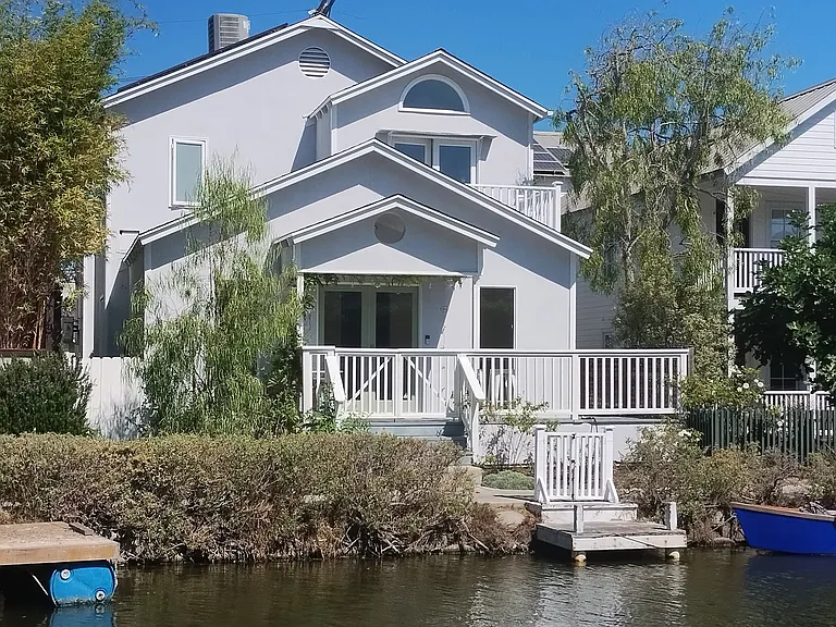411 Linnie Canal — Photo 1
