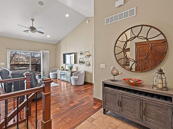 4th image of 1660 Linden Ln