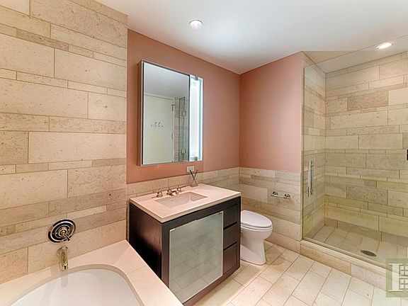 4th image of 450 E 83rd St APT 10D