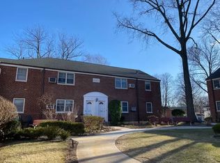 60-42 Little Neck Pkwy #1, Little Neck, NY 11362