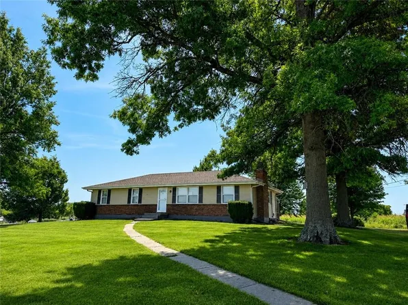 20107 E 215th St, Harrisonville, MO 64701