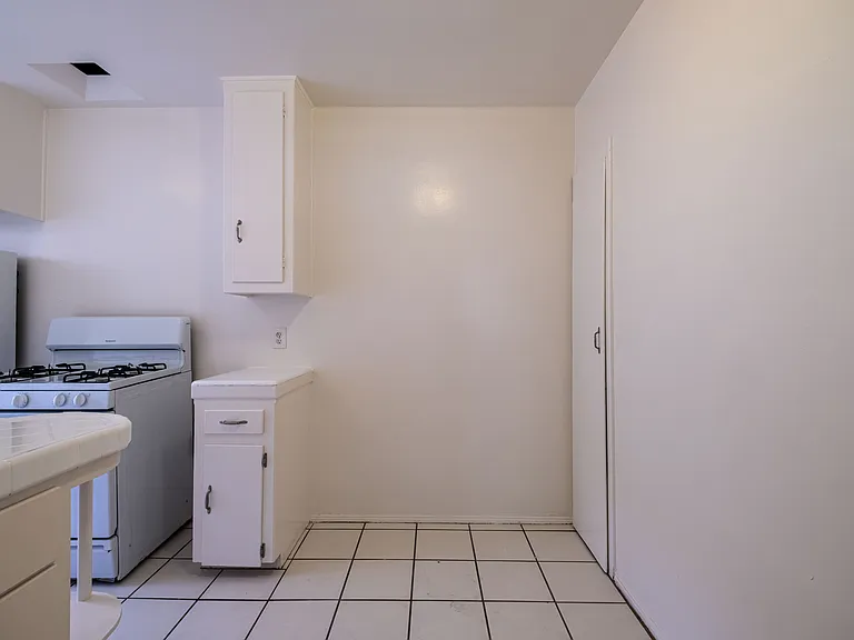 756 S Plymouth Blvd #6 — Photo 12