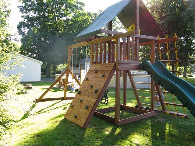 back yard swing set 