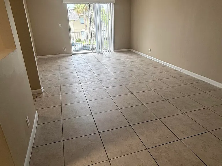 475 SE 8th St #220 — Photo 5