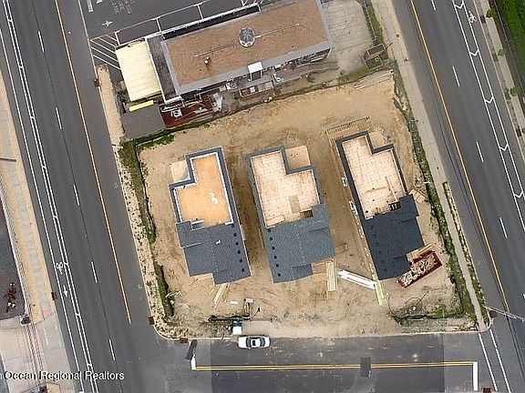 3rd image of 123 Deauville Dr