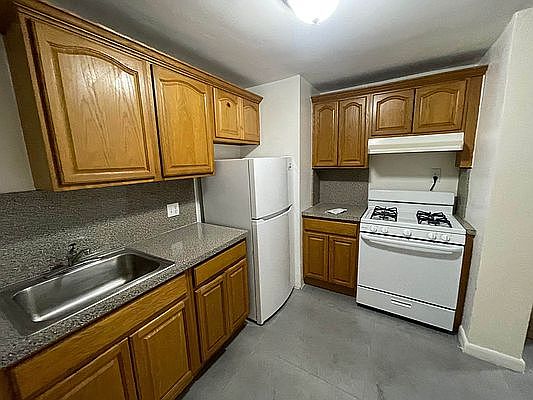 3rd image of 14220 84th Dr APT 1L