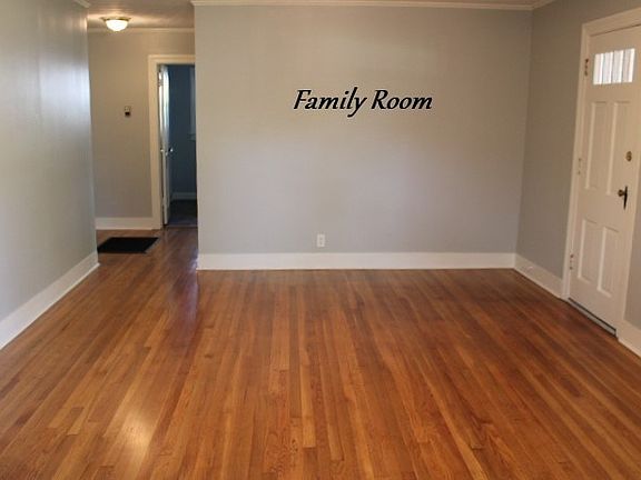 4th image of 207 East St