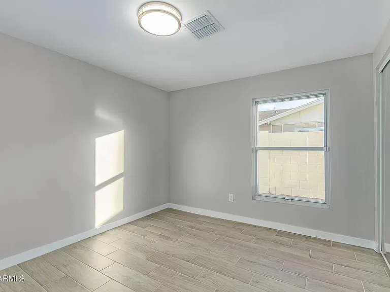 1123 N Frances St — Photo 24