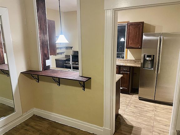 3rd image of 2253 Hess Ave