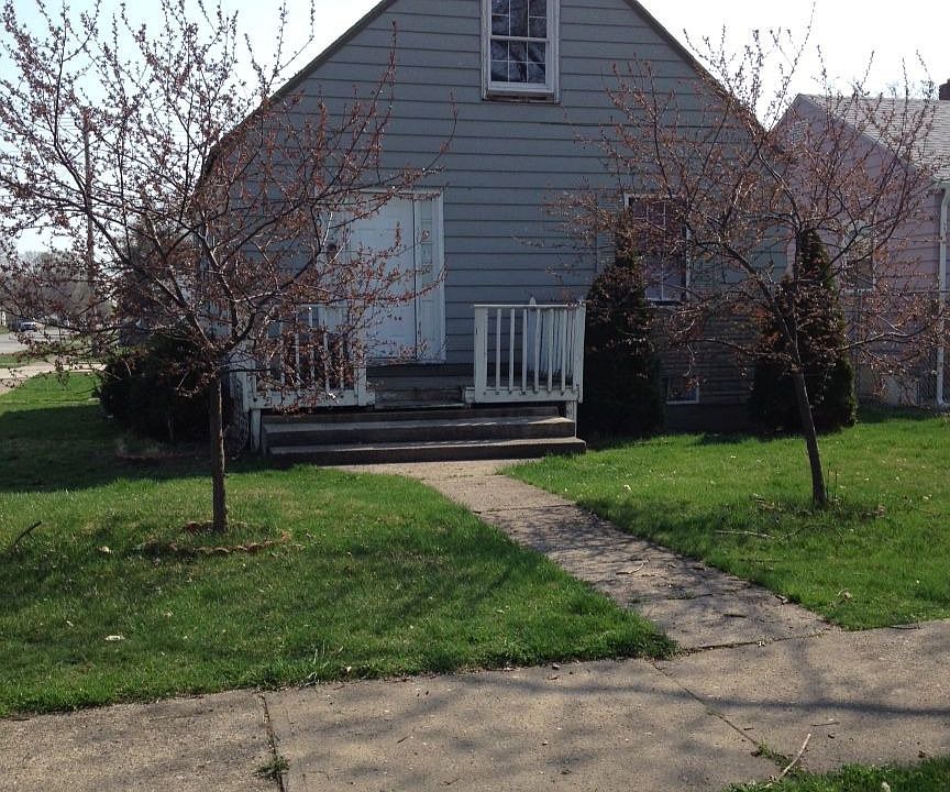 1st image of 702 S Albert Ave