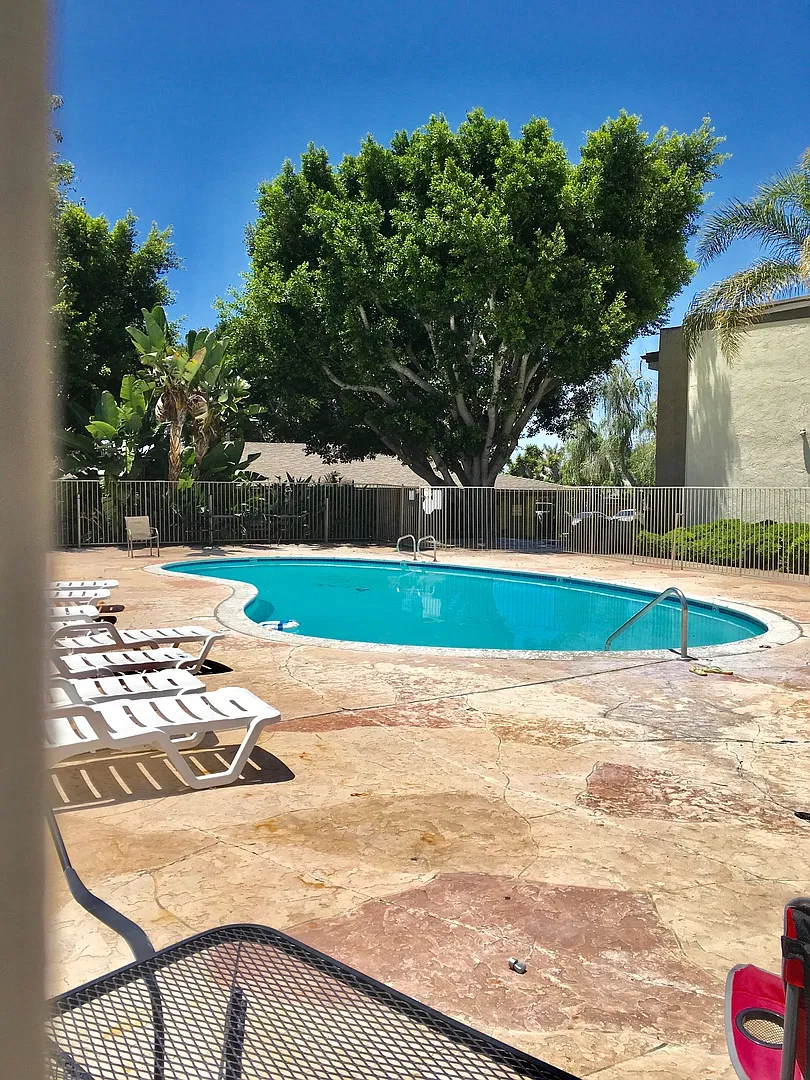 Charming & Freshly Updated 1 BR / 1 BA Condo in Gated Arbor Hills — Photo 2