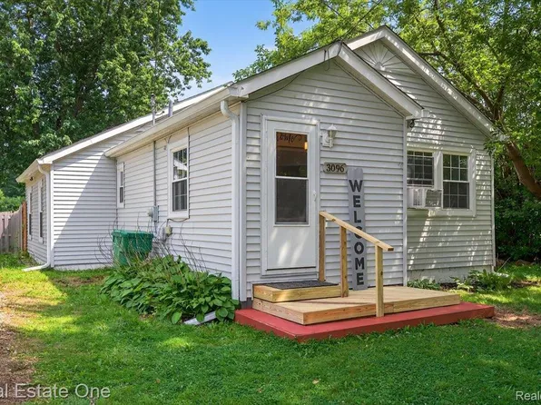 3096 Stirling Ave, Auburn Hills, MI 48326