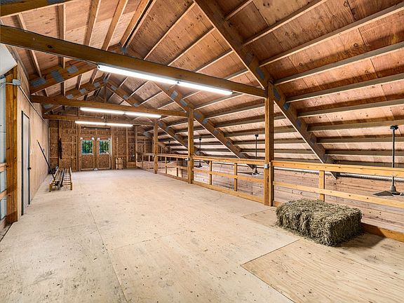 17th image of 1032 Forest Dr