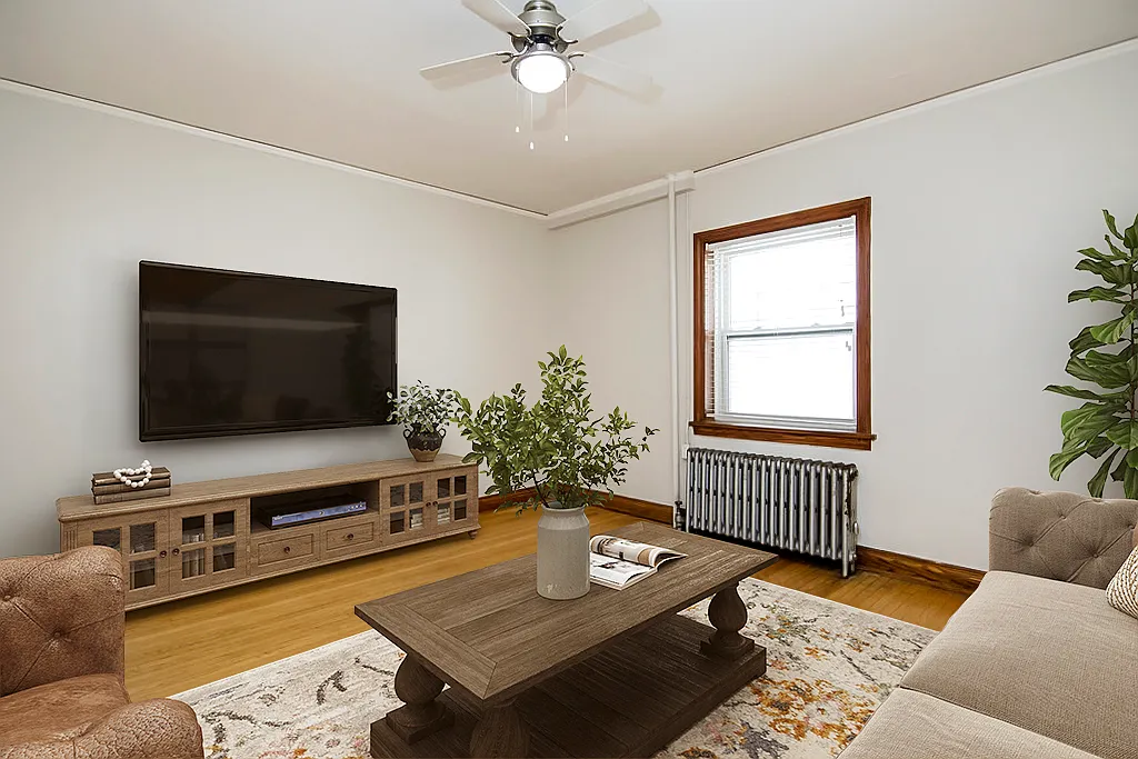435 Spence Street — Photo 2