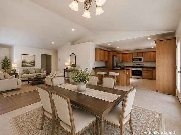 4th image of 625 Sneddon Pl