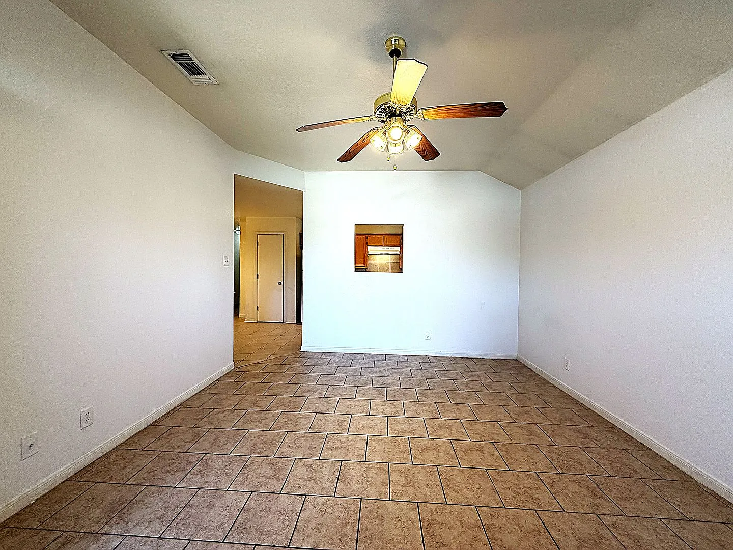 1304 Cinch Dr — Photo 3