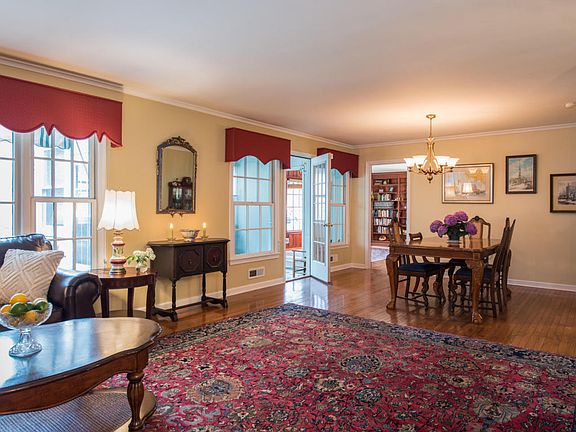 3rd image of 7 Queensbury Pl