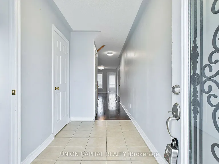 762 Caboto Trl — Photo 3