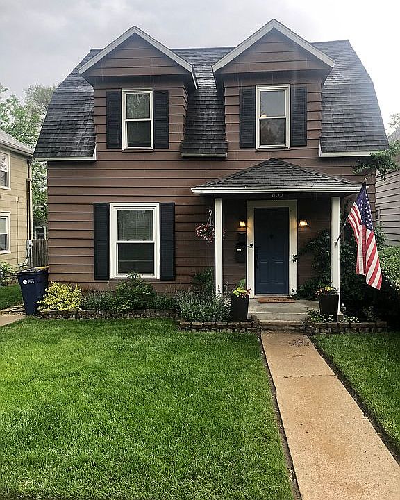 1st image of 835 Crescent St NE
