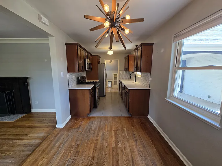 5701 E 28th Ave — Photo 8