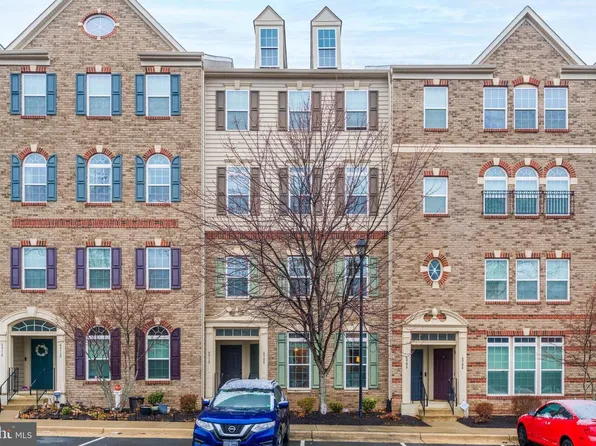 6908 Kona Dr, Gainesville, VA 20155