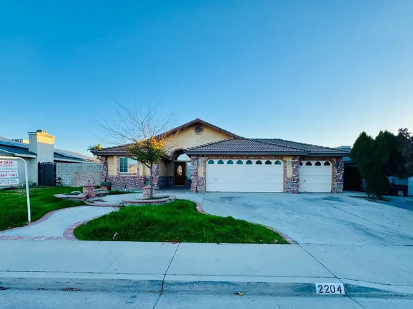 2204 5th Pl, Delano, CA 93215