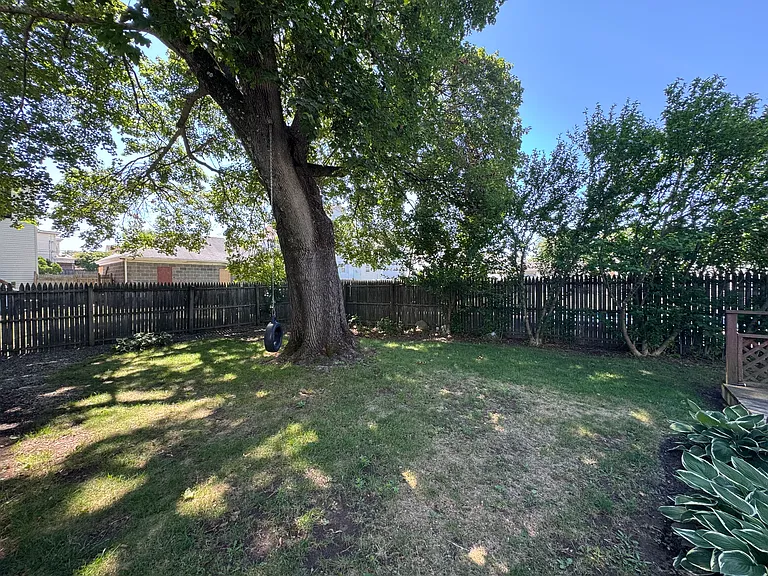 110 Laurens St #1 — Photo 10