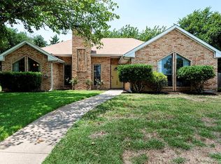 135 N Beltwoods Dr, Desoto, TX 75115