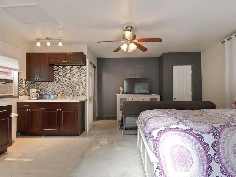 2218 Napoleon Ave — Photo 5
