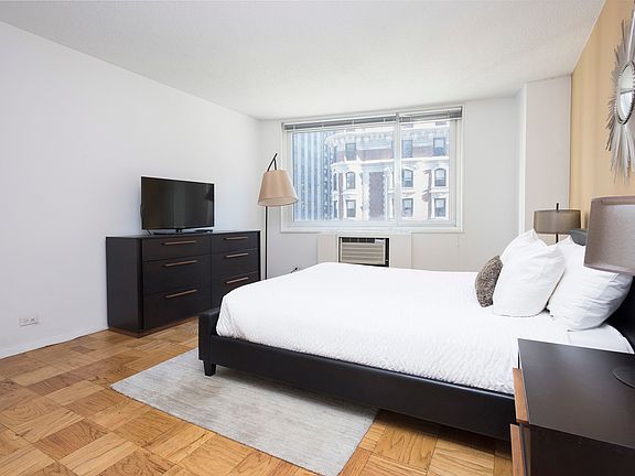 5th image of 230 W 55th St APT 9E