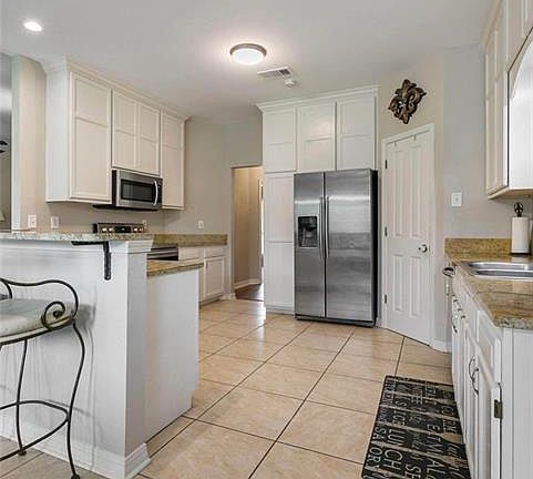 3rd image of 316 Live Oak Ct