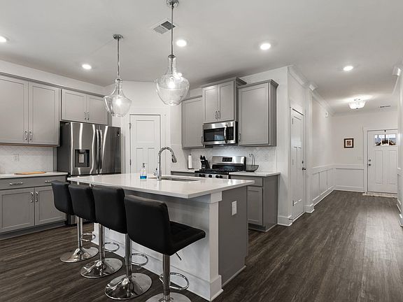 4th image of 100 Grey Oak Trl