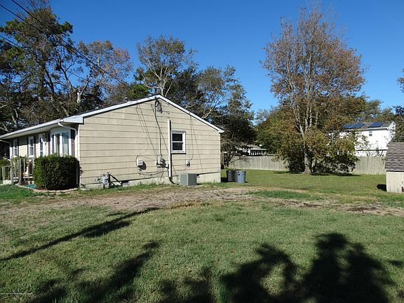 4th image of 804 E Hickory Dr