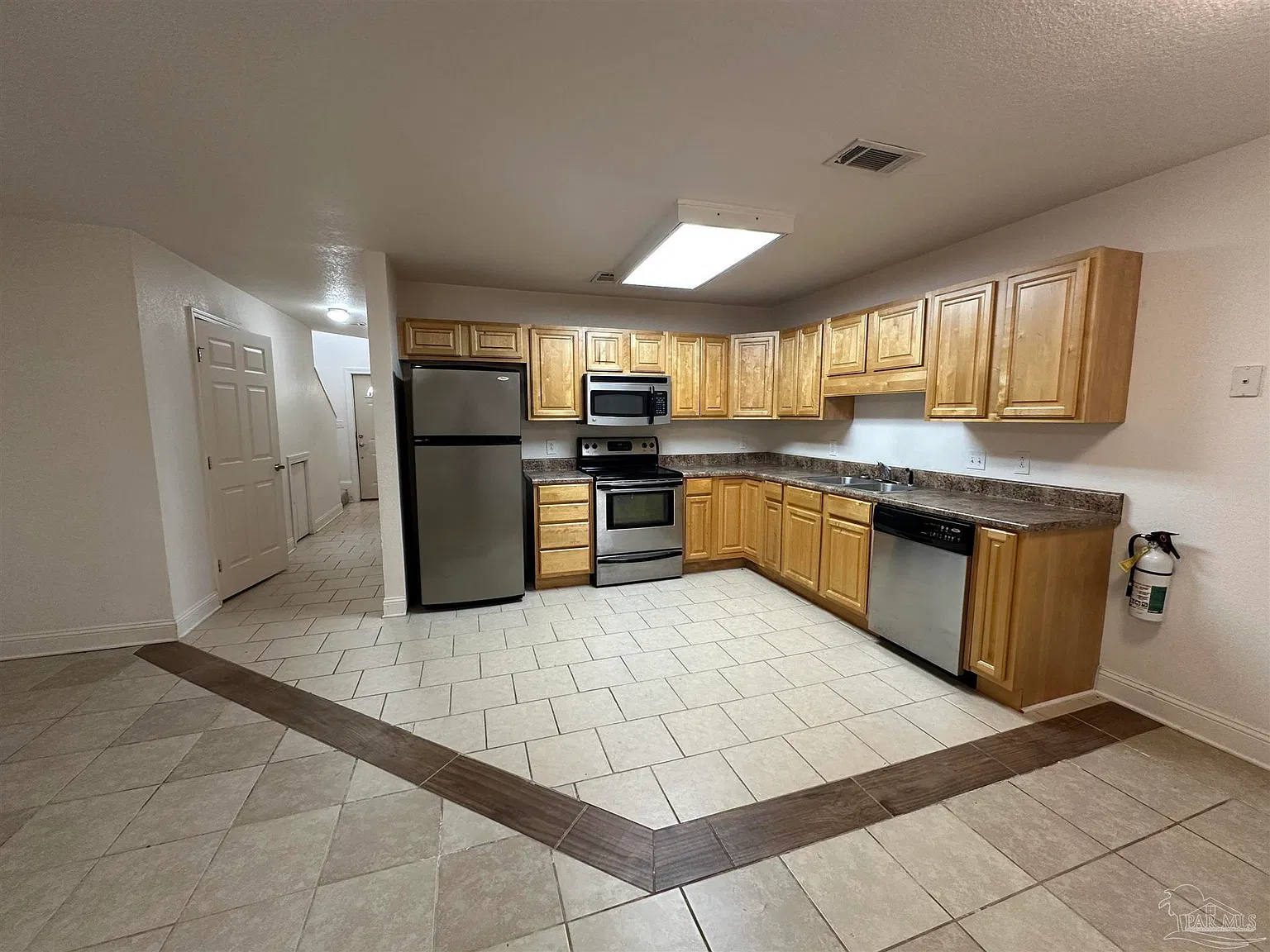 2 bed, 2.5 bath, 1260 sqft, $1,495 — Photo 2